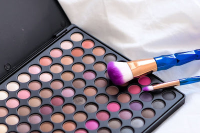 What Are Comedogenic Ingredients and How To Avoid Them in Your Makeup